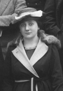 Marcelle Schrameck, extrait de la photo de promotion 1919 © Alumni Mines Saint-Étienne