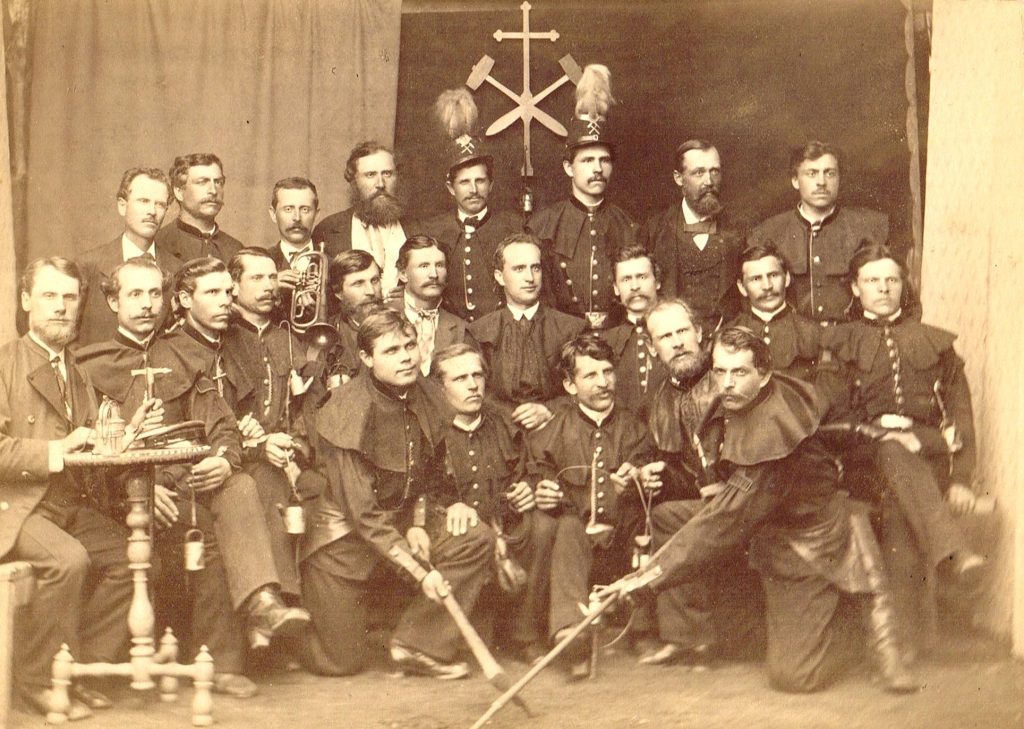 La promotion 1870, la plus ancienne photographie connue à ce jour d’élèves de l’Ecole des Mines de Saint-Etienne - Avec l’aimable autorisation de la Famille Le Fur – Debicki (Isidore Debicki ayant été un combattant de 1870).