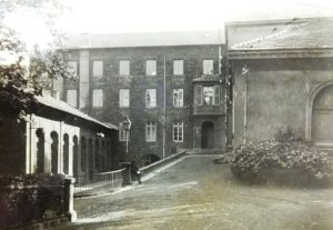 Laboratoires, salles d’études (turnes), chatière au centre et laboratoire de mécanique à Chantegrillet © ADL