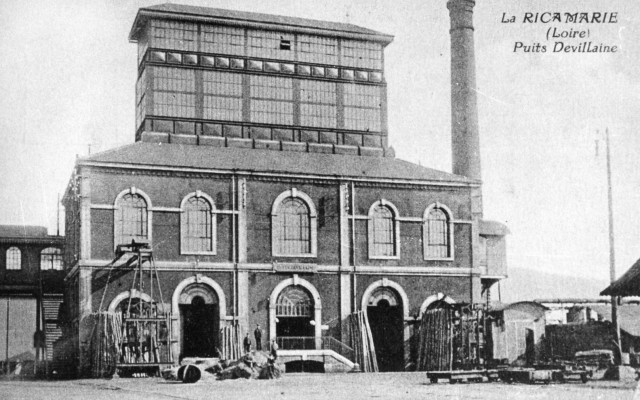 Le puits Devillaine, très moderne, a connu son premier fonçage en 1867. Son exploitation a cessé en 1964. © Association des amis du musée de la mine Saint-Étienne