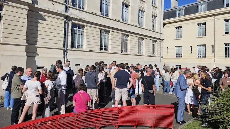 Tour of Mines Saint-Étienne's Fauriel campus by new ICM students and their families during the back-to-school period