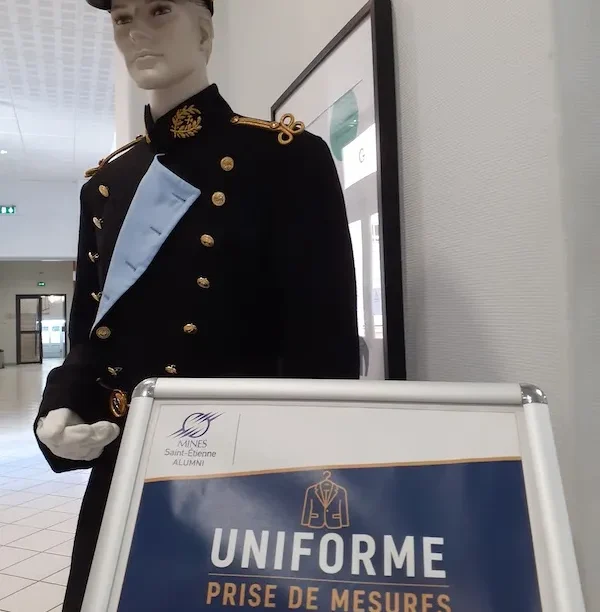 Essayage et prises de mesures des uniformes